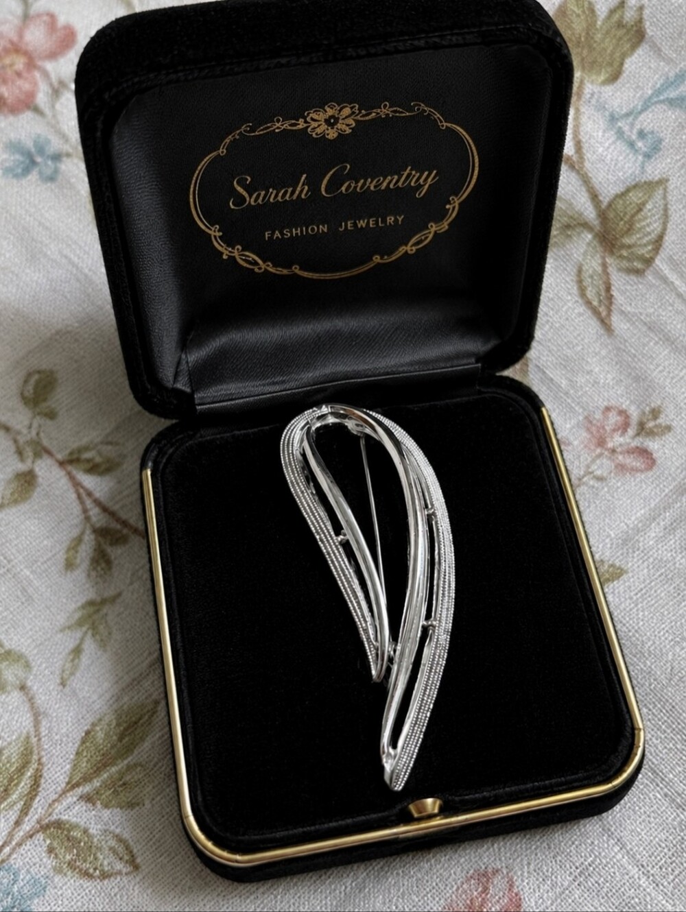 Sarah Coventry Silver Tone Vintage Abstract Paisley Brooch Signed Pin